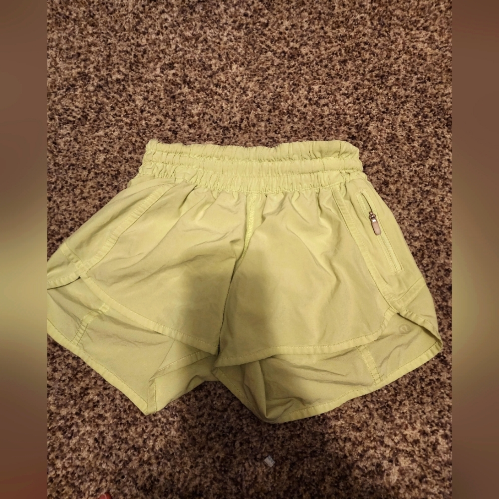 Lululemon Hotty Hot Short II 4” Yellow
